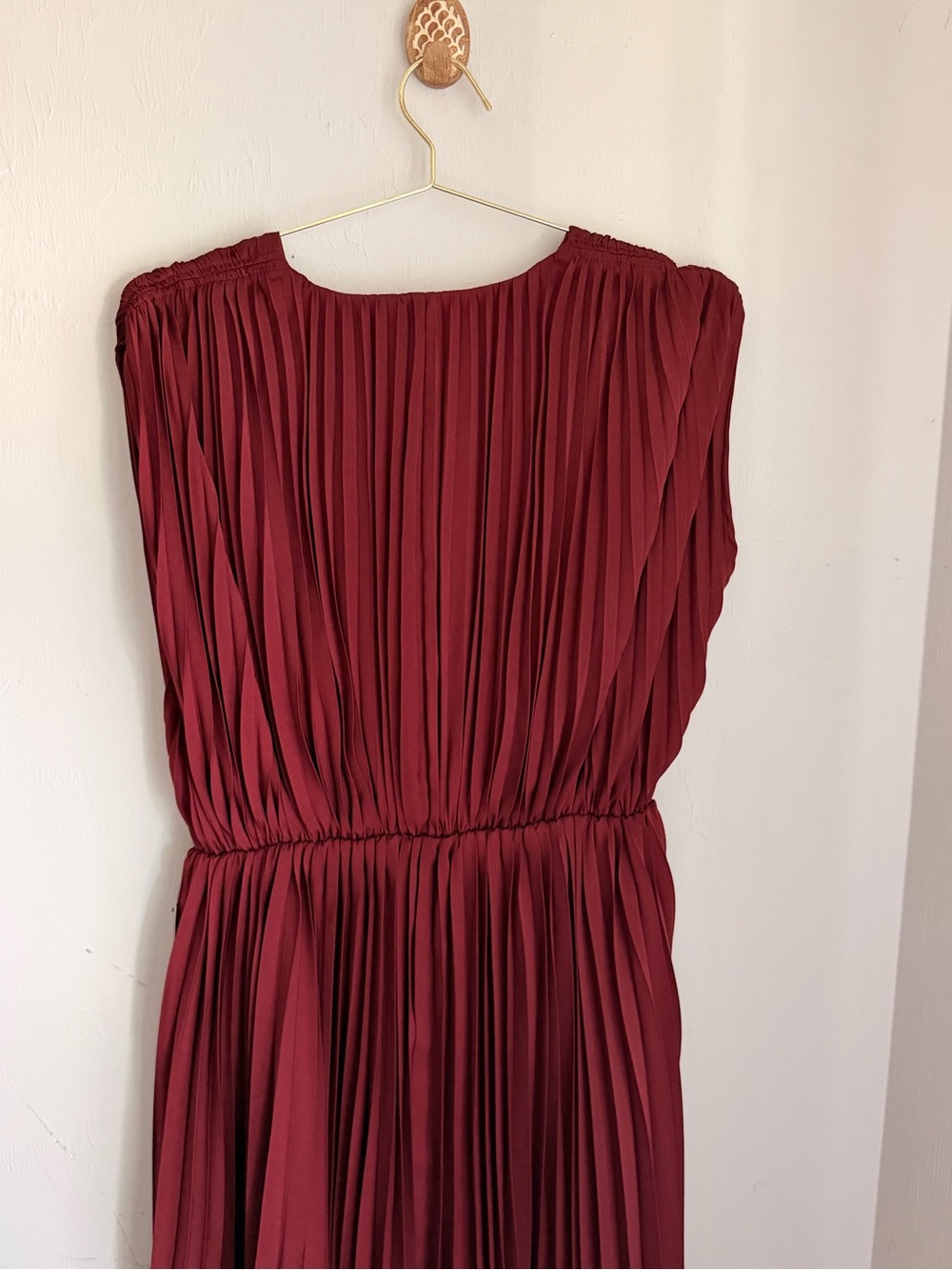 Express Burgundy Pleated V-Neck Midi Dress - Picture 3 of 3
